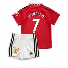 Manchester United Cristiano Ronaldo #7 Hjemmedraktsett Barn 2022-23 Kortermet (+ korte bukser)